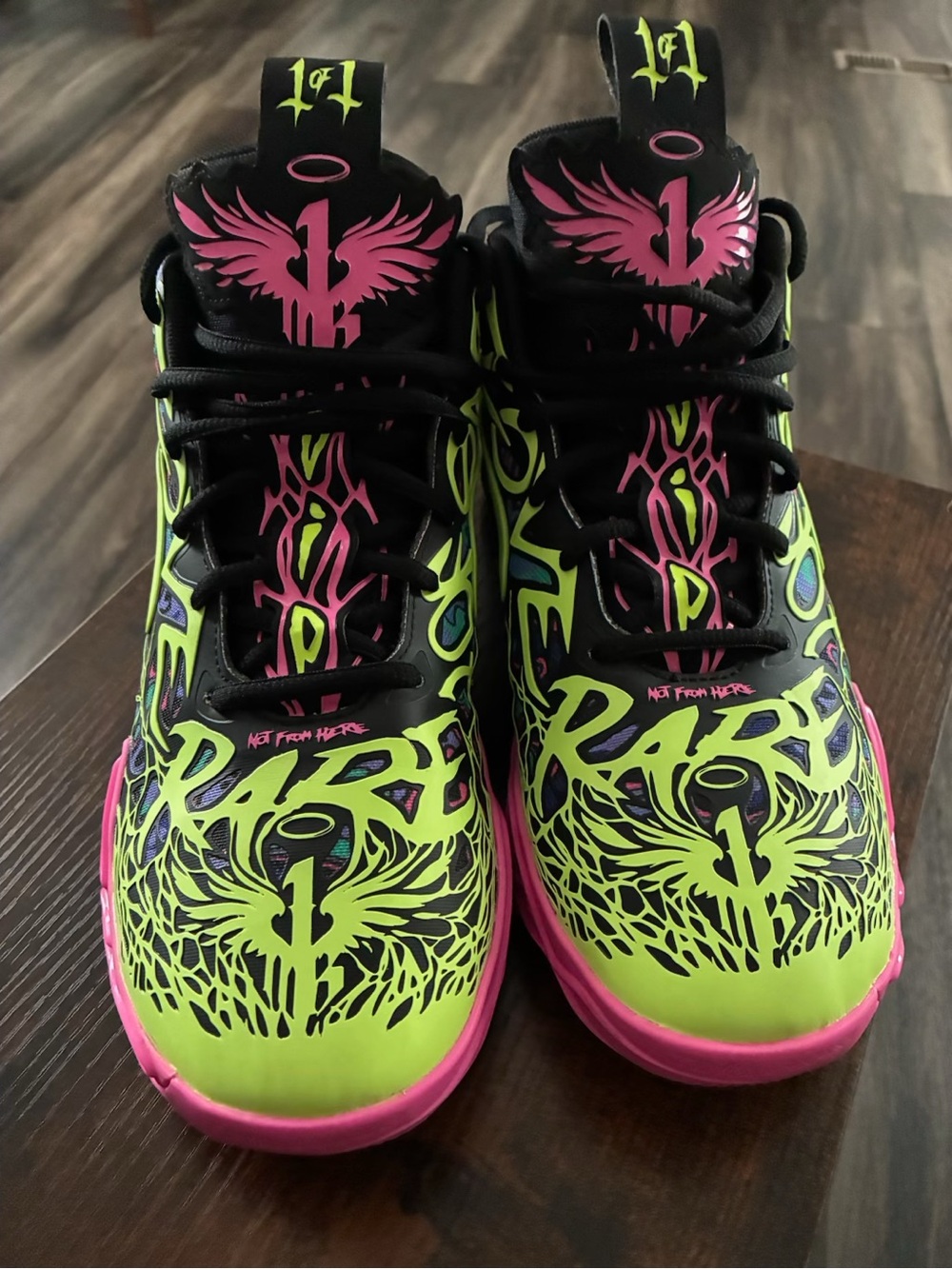Men’s basketball shoes